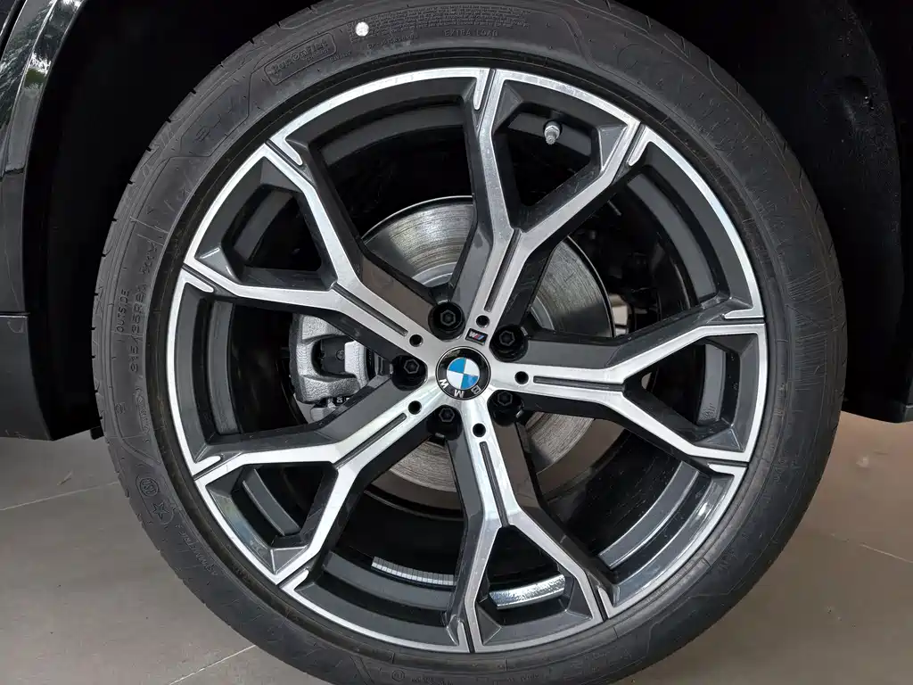 BMW X5 — фото 12