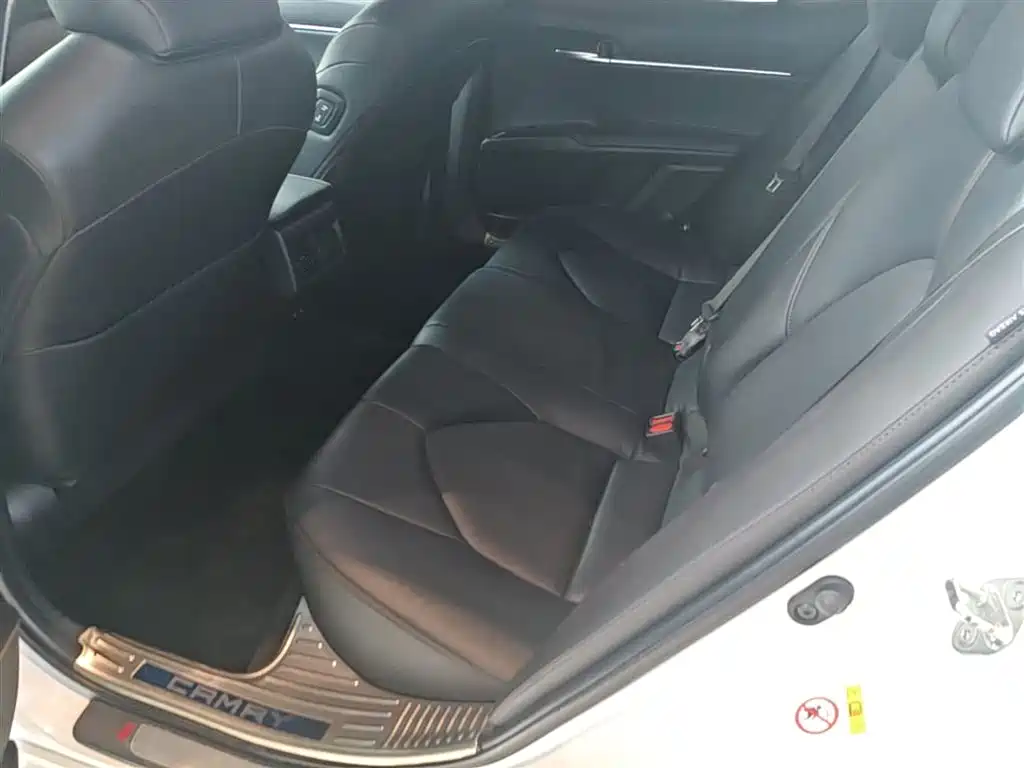 Toyota Camry 2019 — фото 17