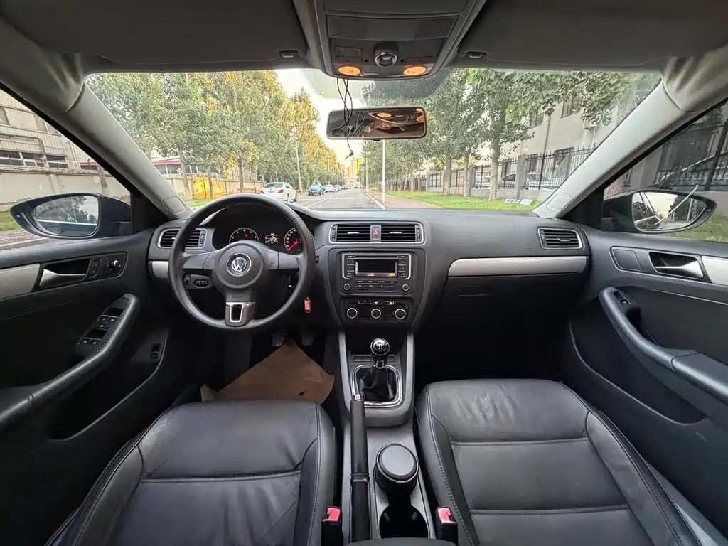 Volkswagen Sagitar 2013