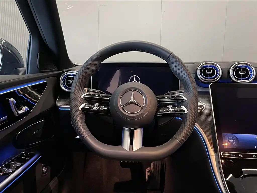 Mercedes-Benz C-Class 2024 — фото 13
