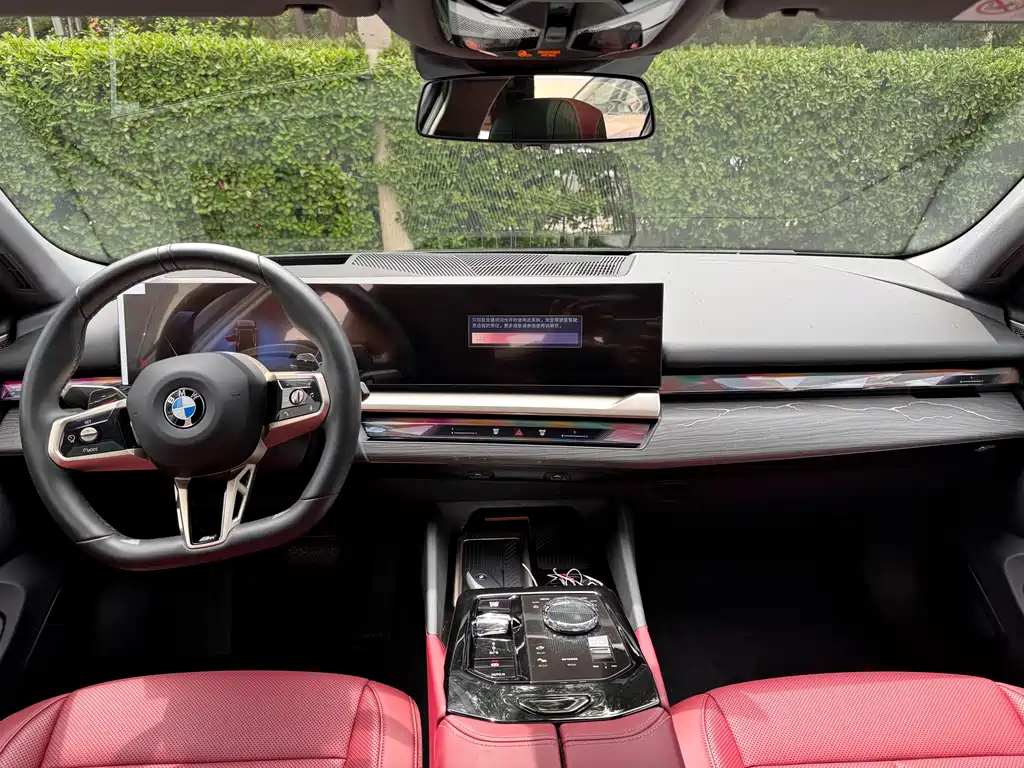 BMW 5 Series 2025 — фото 14