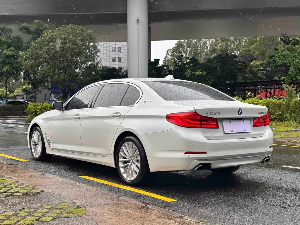 BMW 5 Series New Energy 2020 — фото 16