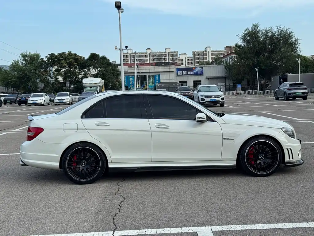 Mercedes-Benz C-Class AMG 2010 — фото 10