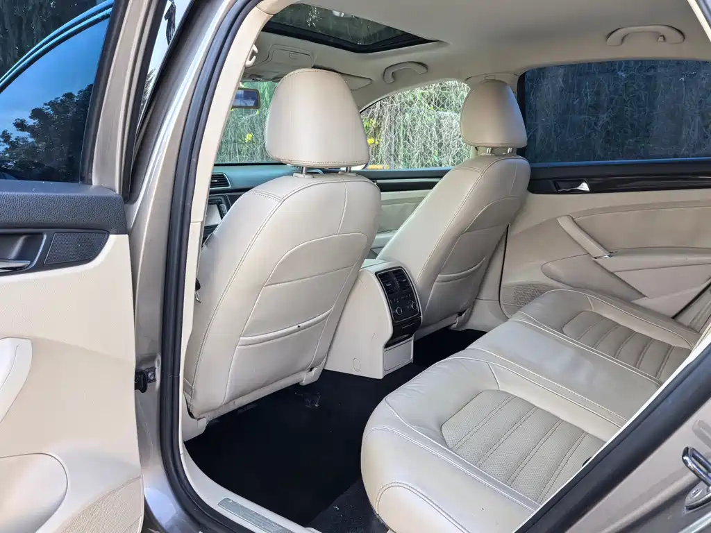 Volkswagen Passat 2015 — фото 13