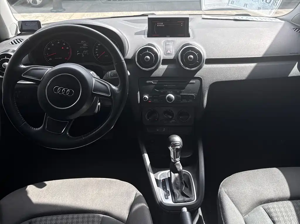 Audi A1 2014 — фото 15