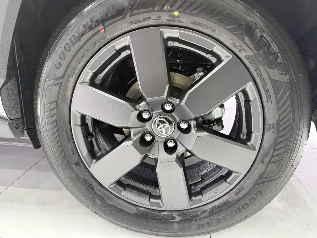 Toyota RAV4 — фото 9