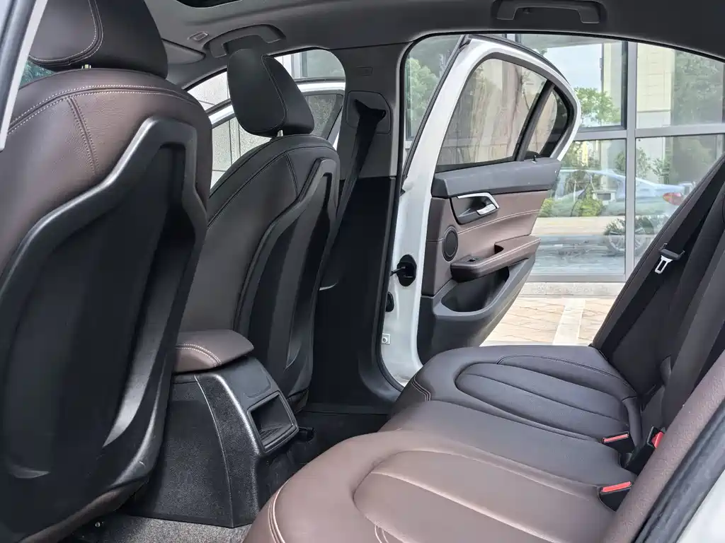 BMW 1 Series 2019 — фото 11