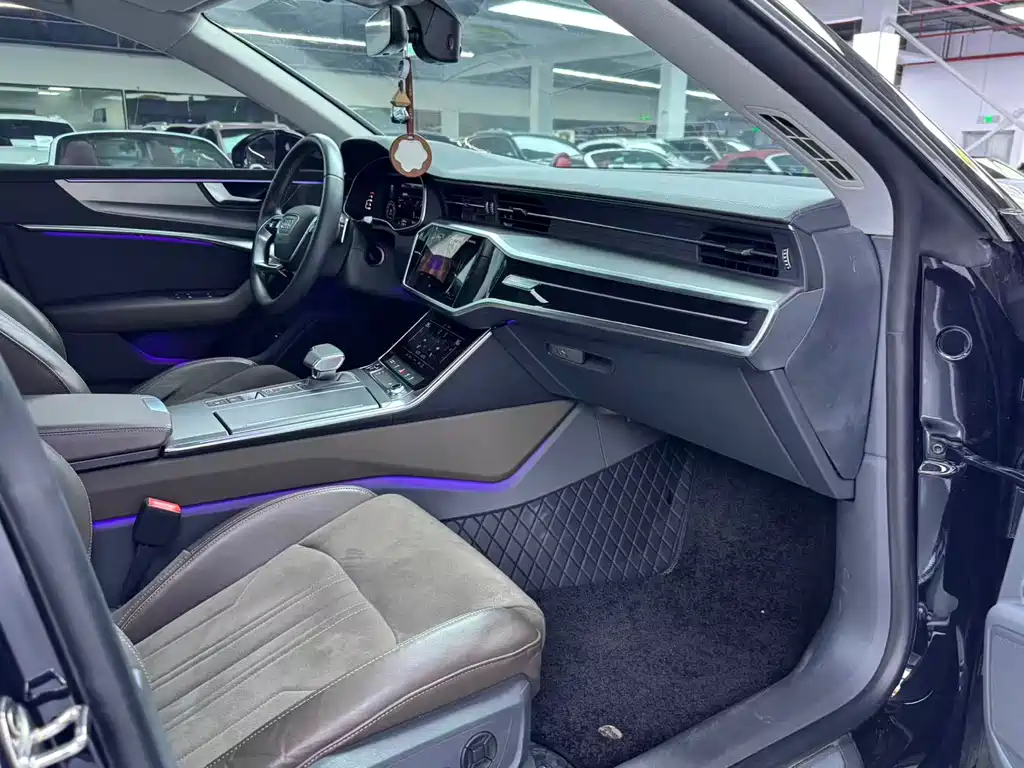 Audi A7L 2024 — фото 10