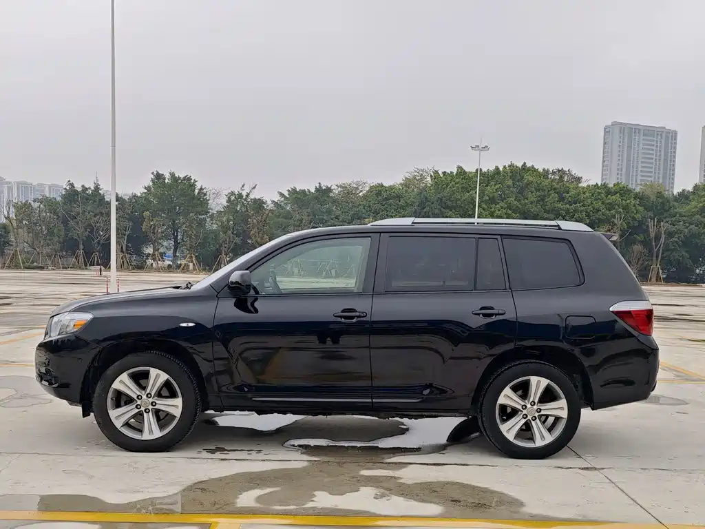Toyota Highlander 2010 — фото 2