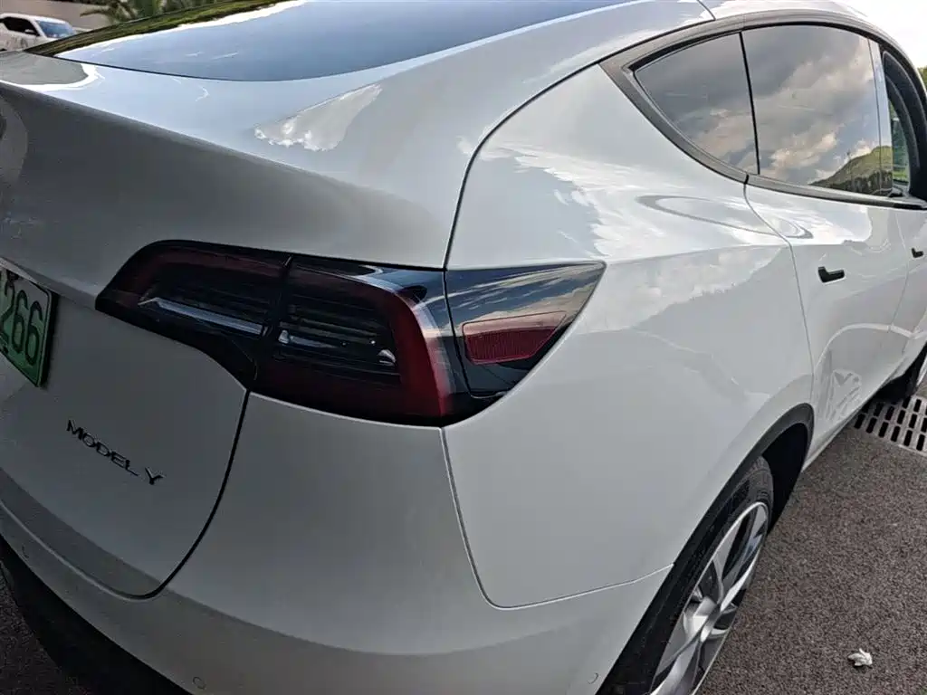 Tesla Model Y 2023 — фото 8
