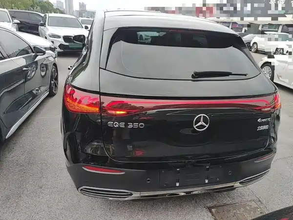 Mercedes-Benz EQE SUV 2025