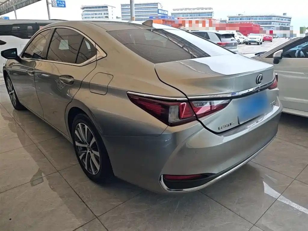 Lexus ES 2020 — фото 5