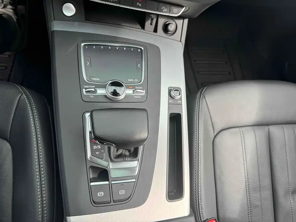 Audi Q5L 2021 — фото 10
