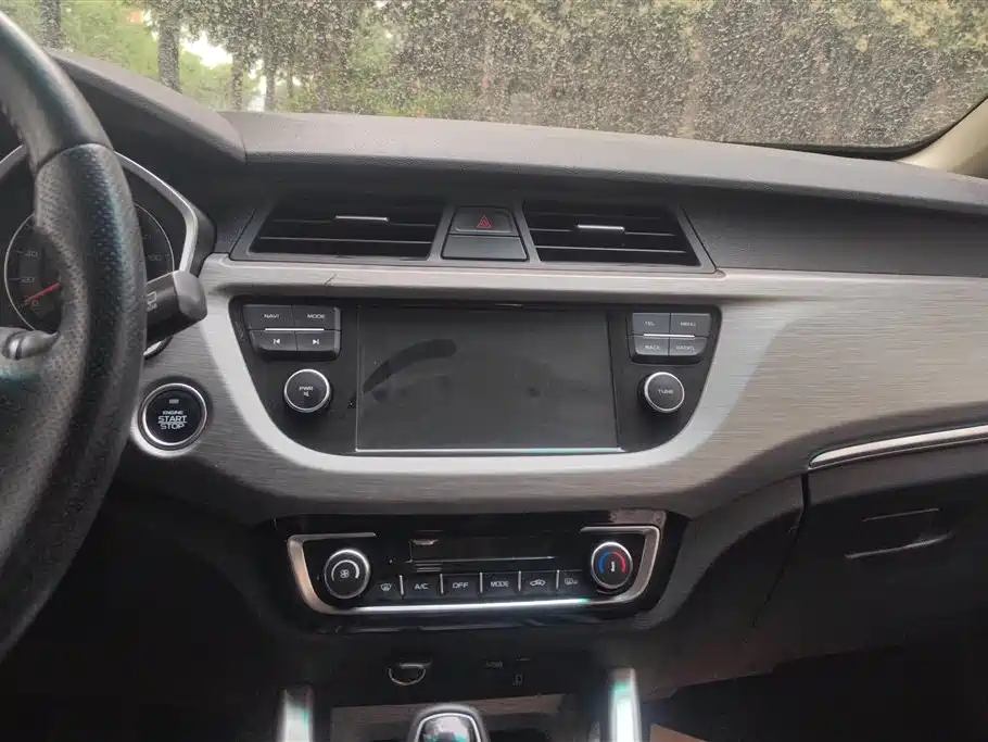 Geely Vision X3 2018 — фото 13