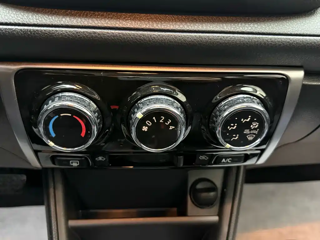 Toyota Yaris L 2020 — фото 14
