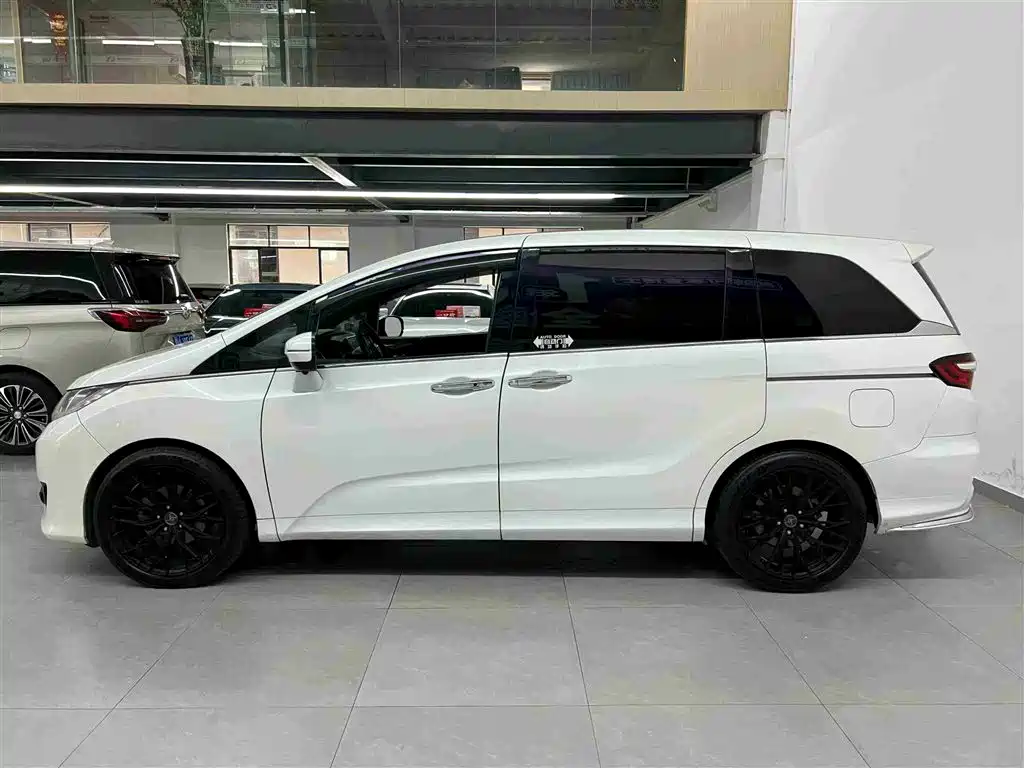 Honda Odyssey 2015 — фото 2