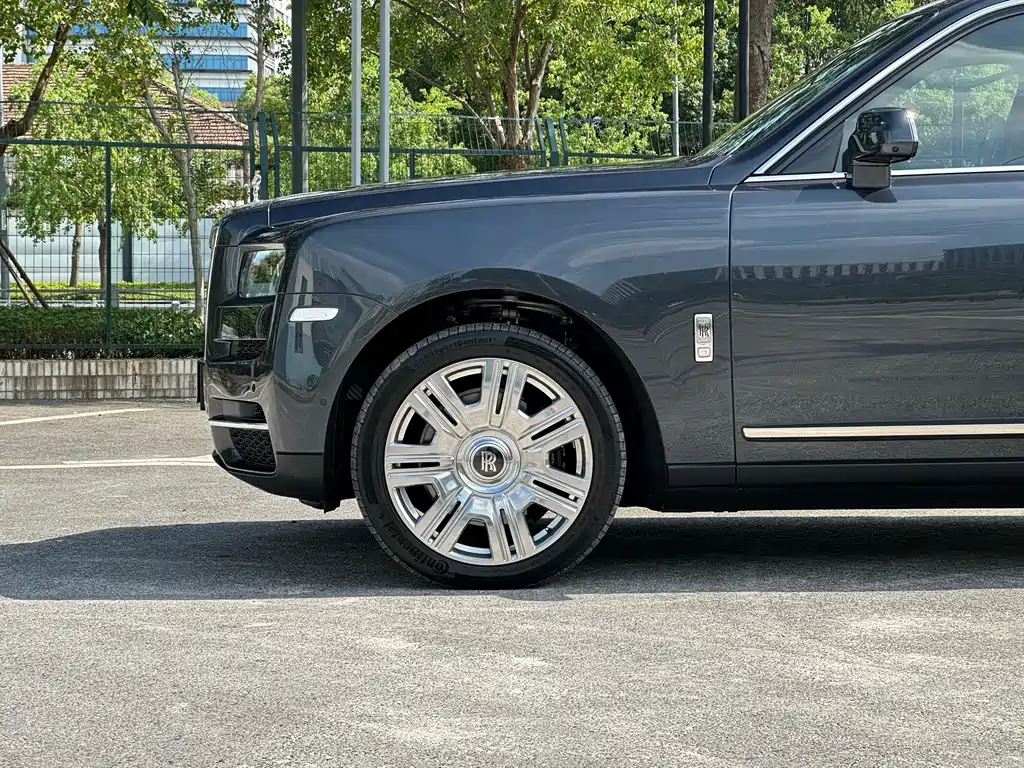 Rolls-Royce Cullinan 2019 — фото 8