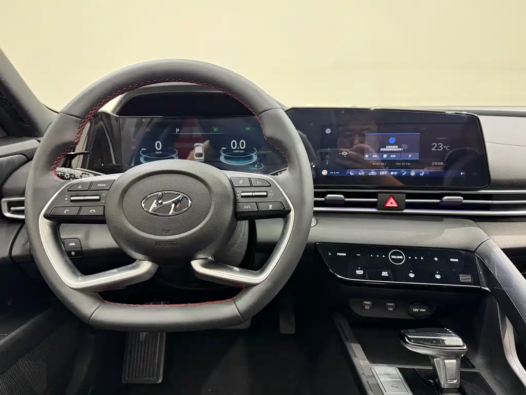Hyundai Elantra 2022 — фото 29