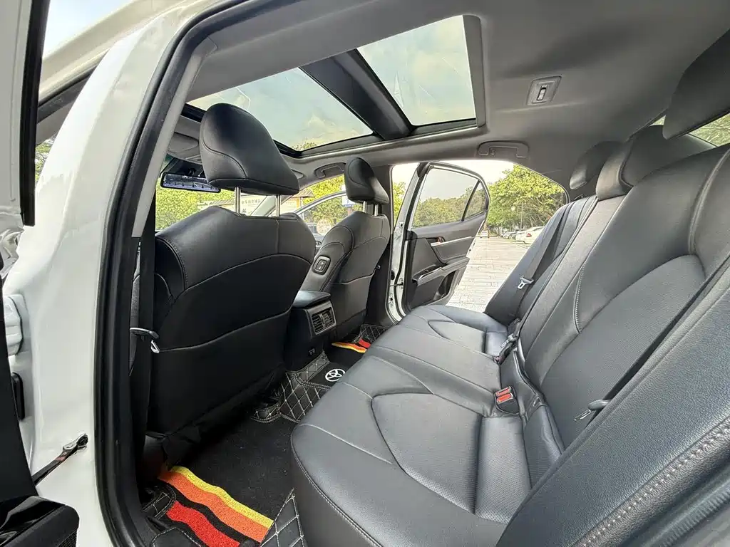 Toyota Camry 2020 — фото 10