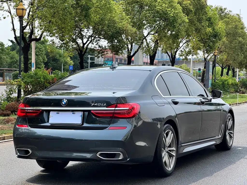 BMW 7 Series 2018 — фото 13