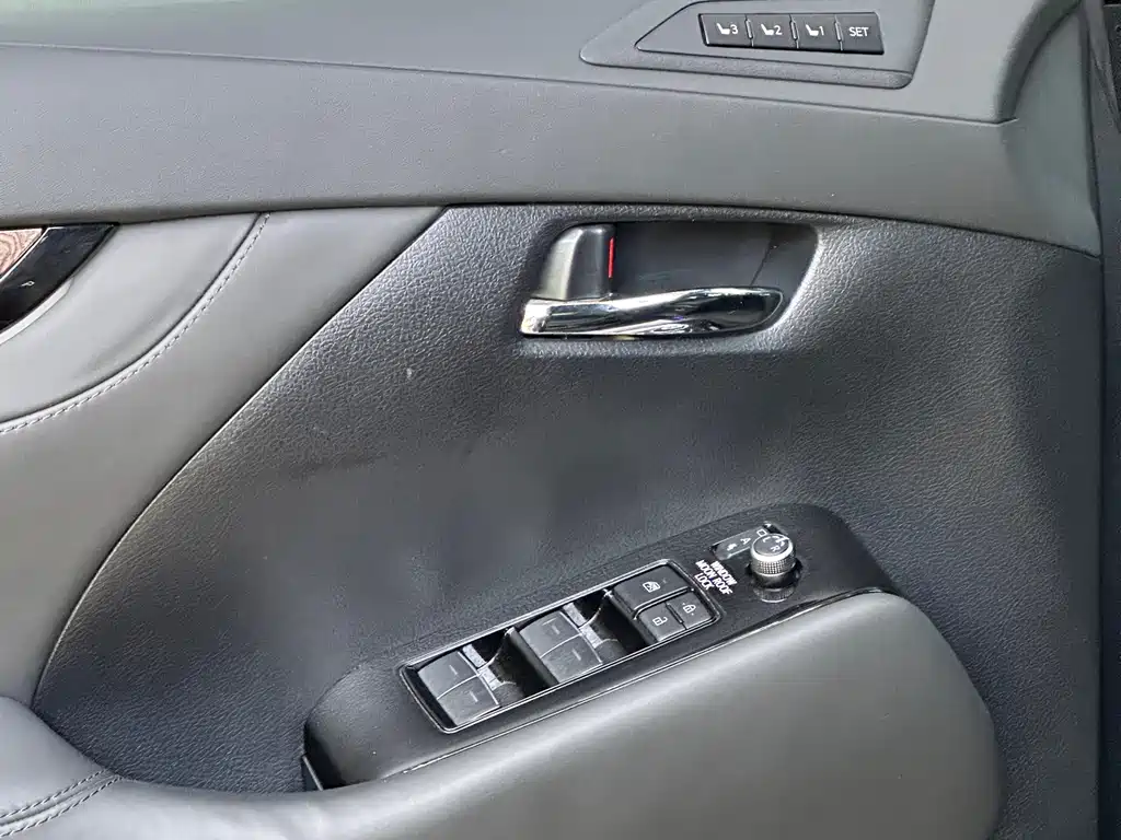 Toyota Alphard 2023 — фото 25