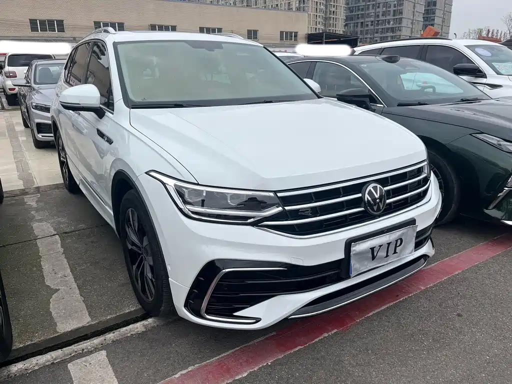 Volkswagen Tiguan L 2024 — фото 3