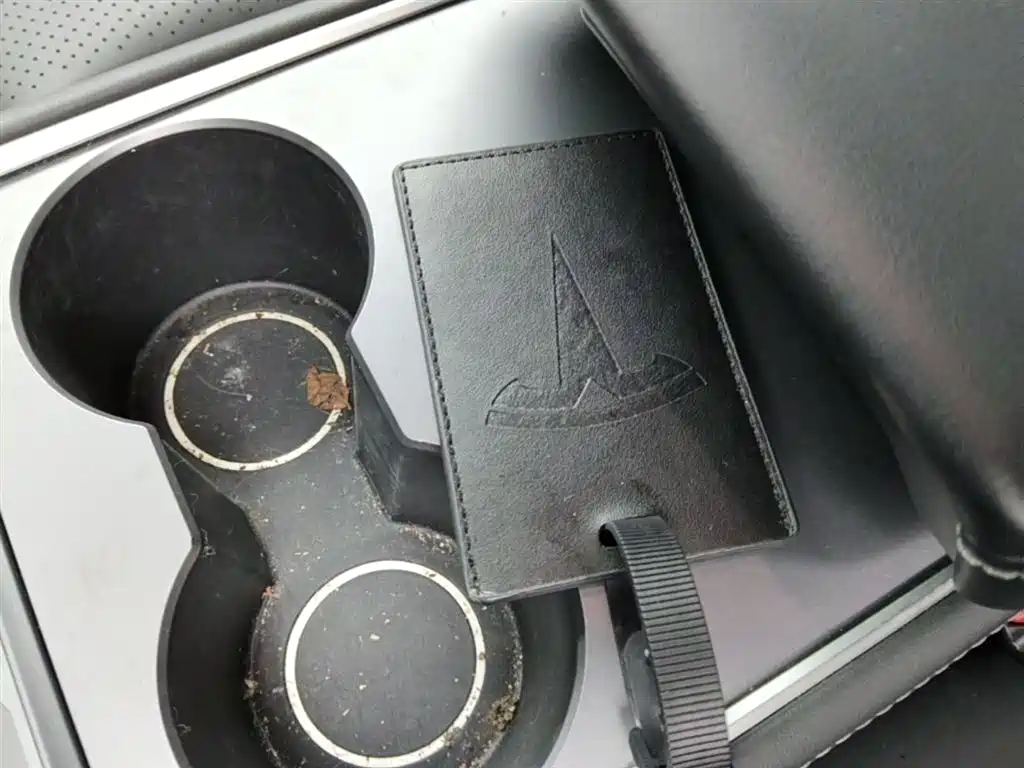Tesla Model Y 2023 — фото 9