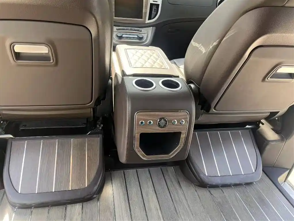 Mercedes-Benz Vito 2022 — фото 10
