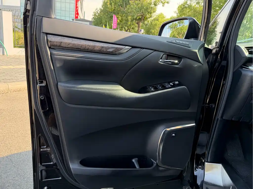 Toyota Vellfire 2021 — фото 8