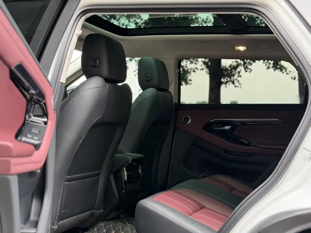 Land Rover Range Rover Evoque 2022 — фото 11