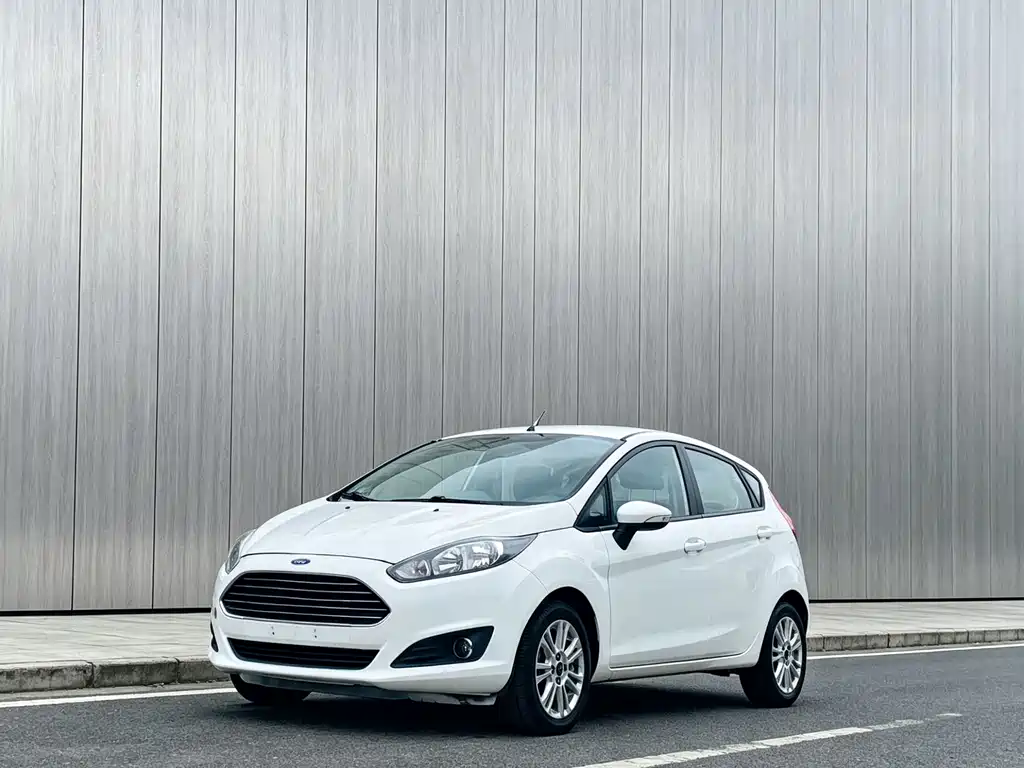 Ford Fiesta 2016 — фото 1
