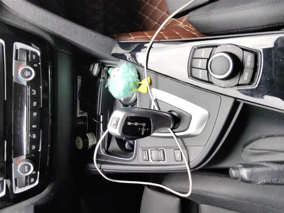 BMW 3 Series 2018 — фото 16