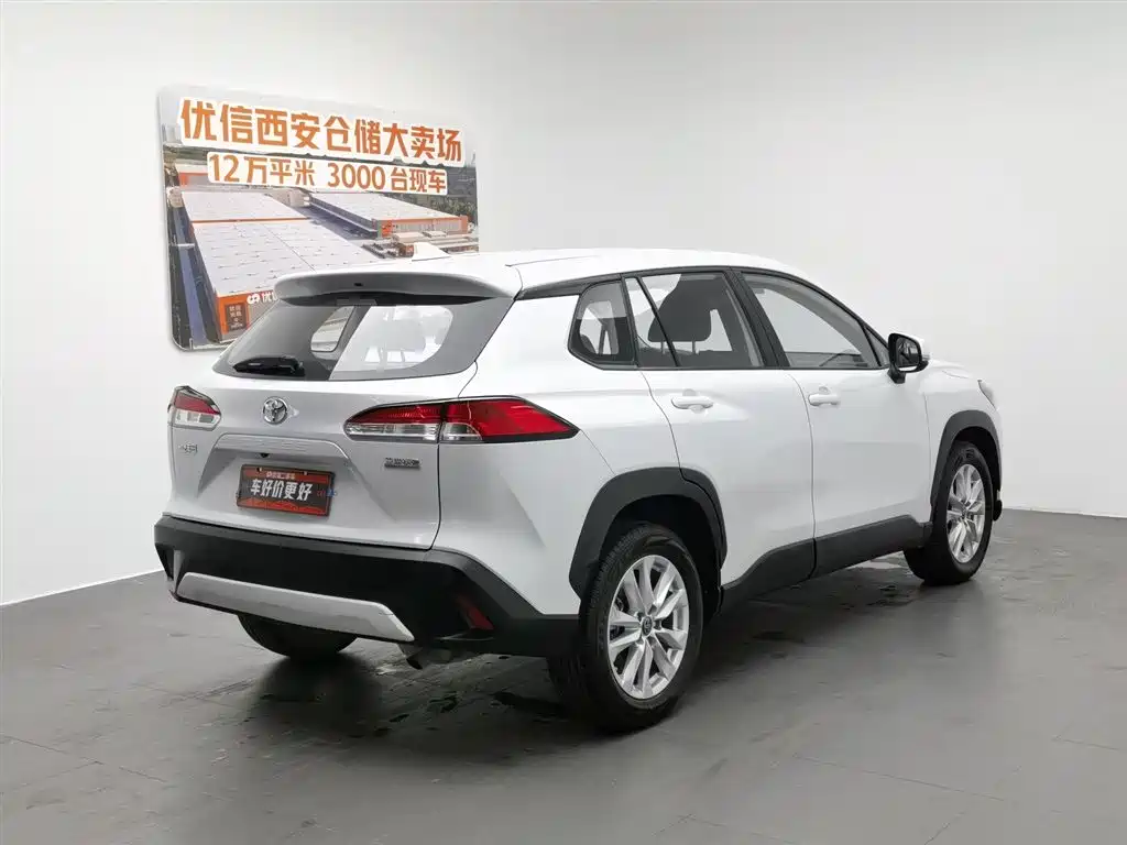 Toyota Corolla Cross 2023 — фото 2