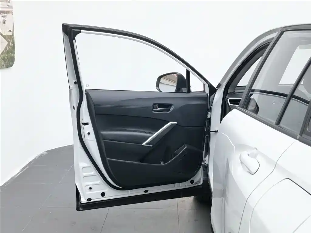 Toyota Corolla Cross 2023 — фото 8