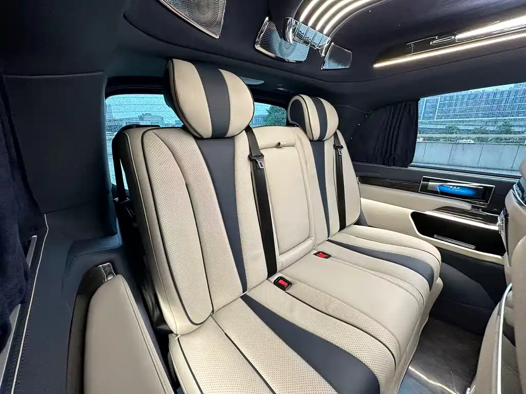 Mercedes-Benz V-Class 2022 — фото 12