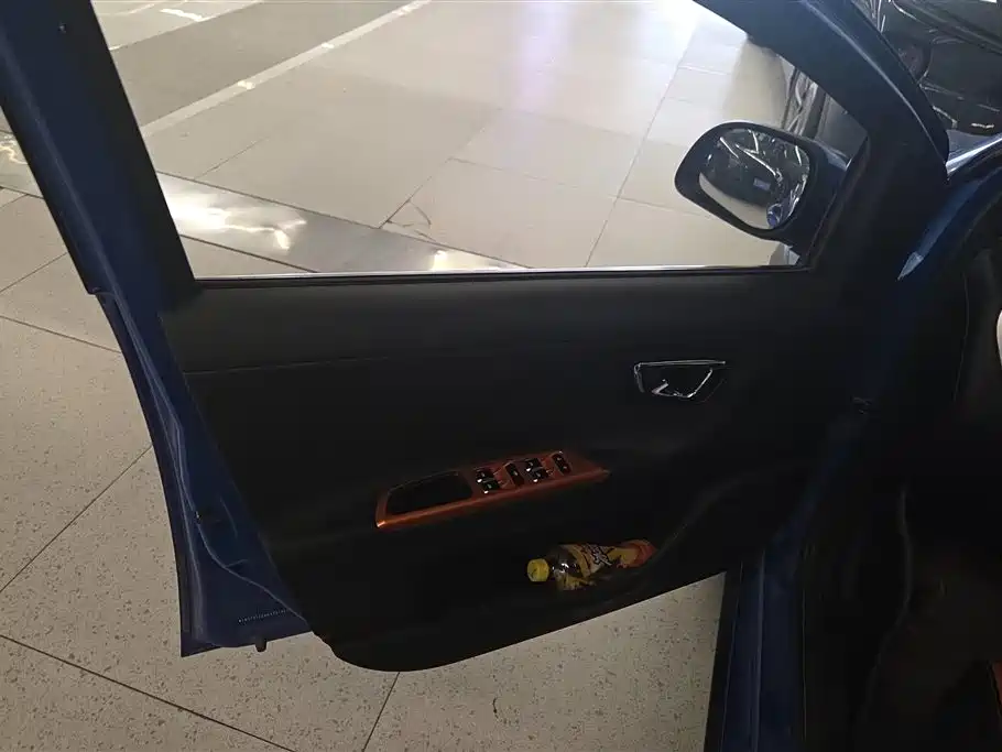 Geely Vision X1 2017