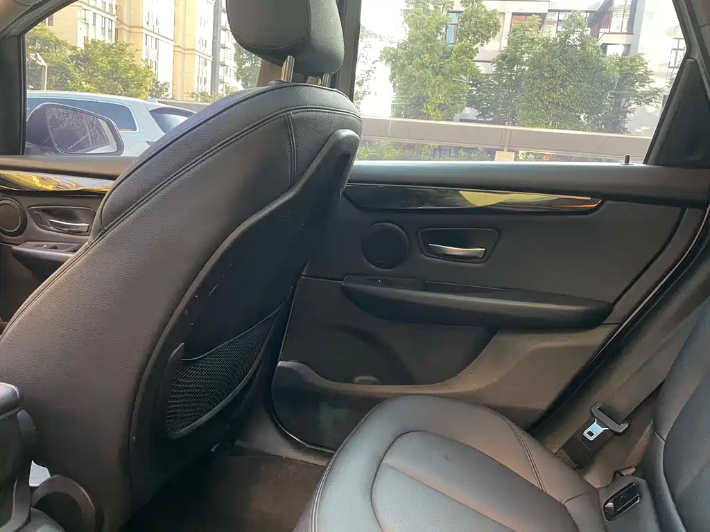 BMW 2 Series Active Tourer 2018 — фото 12