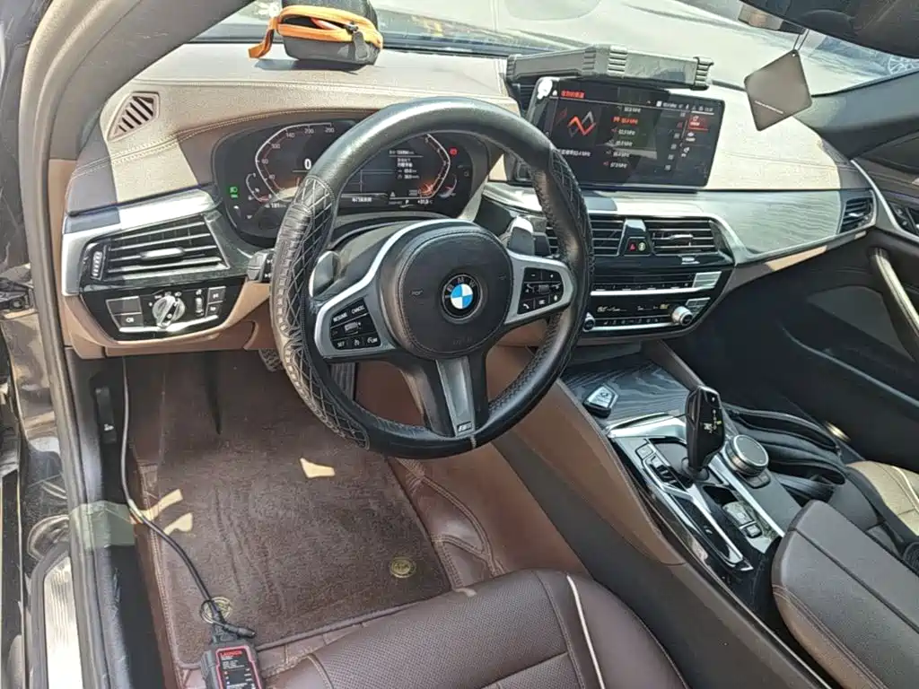 BMW 5 Series 2021 — фото 10
