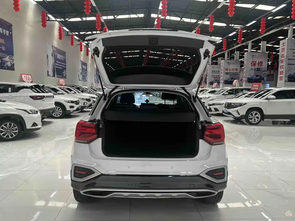Audi Q2L 2022 — фото 15