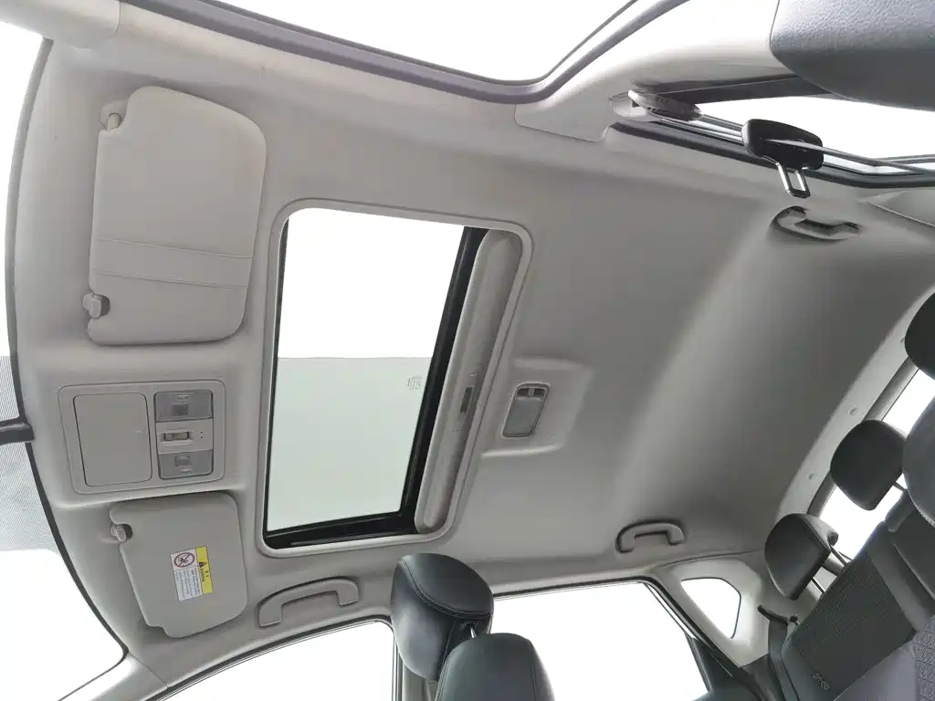 Nissan Tiida 2017 — фото 14