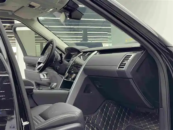 Land Rover Discovery 2023