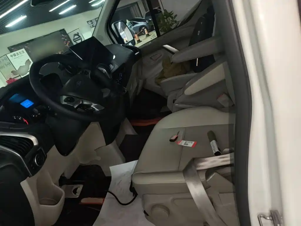 Ford Tourneo 2017 — фото 15