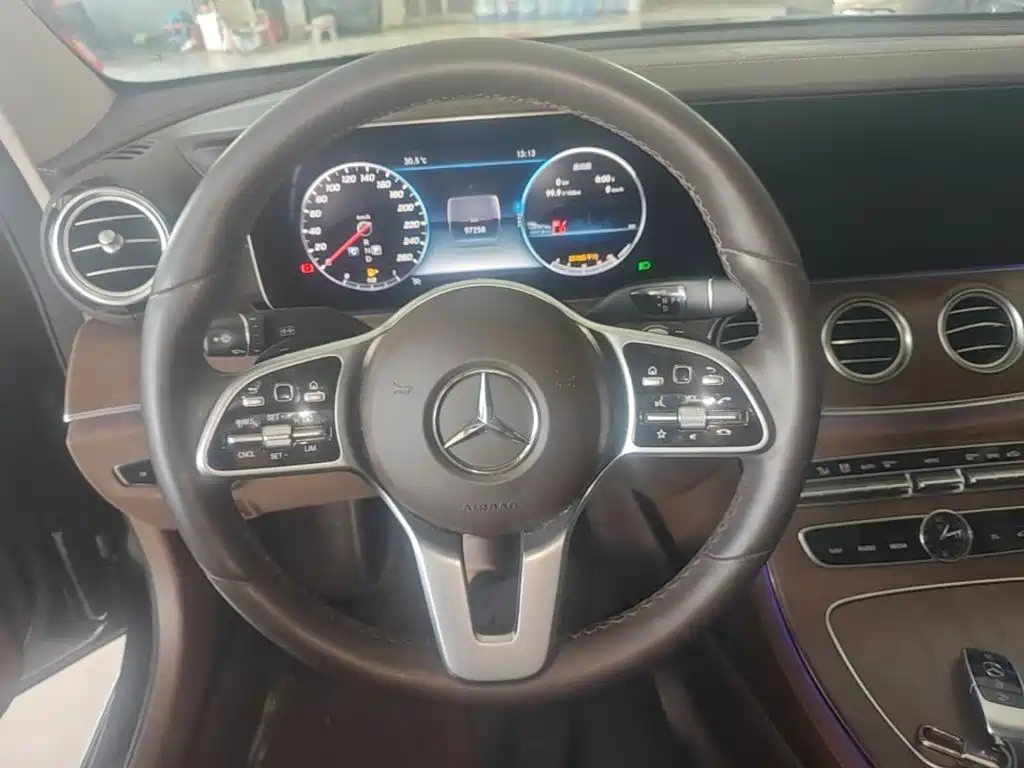Mercedes-Benz E-Class 2020 — фото 11