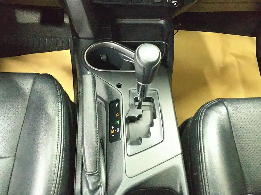Toyota RAV4 2018 — фото 16