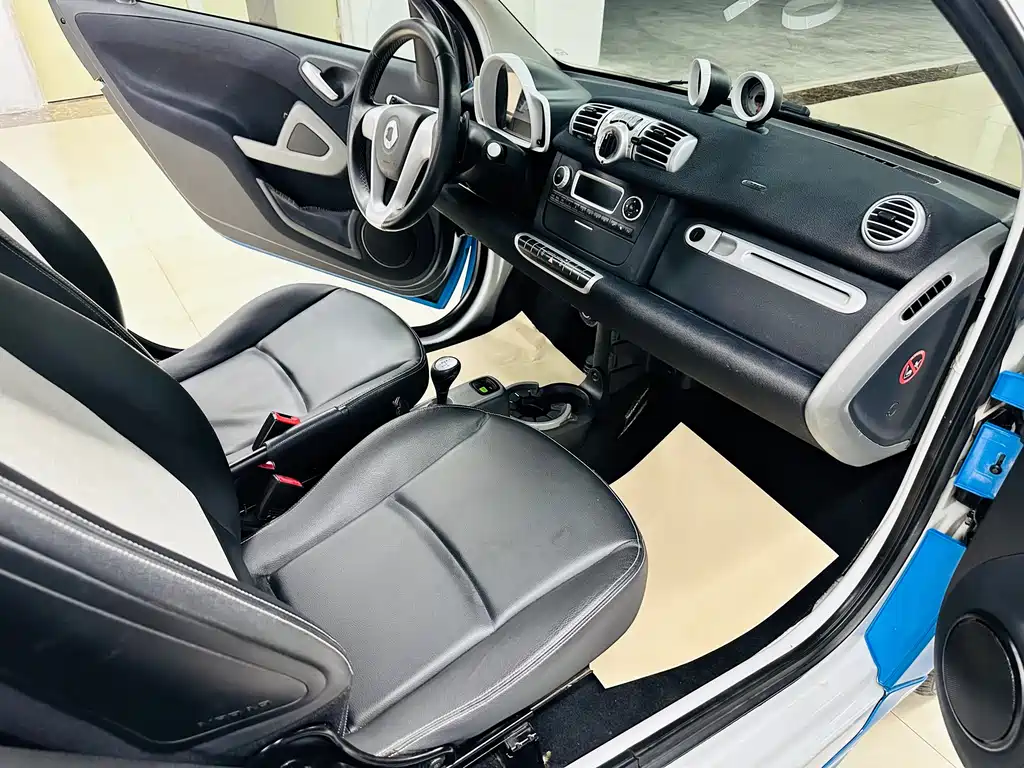 smart Fortwo 2013 — фото 21
