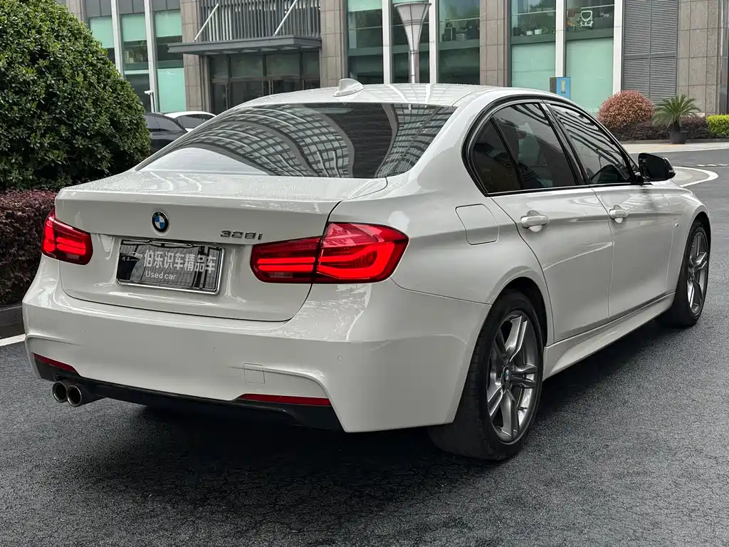 BMW 3 Series 2018 — фото 6
