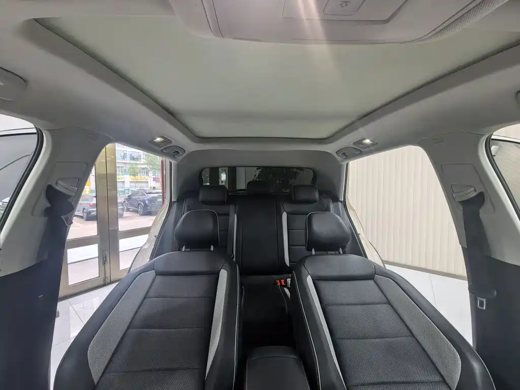 Volkswagen T-Roc 2023 — фото 9
