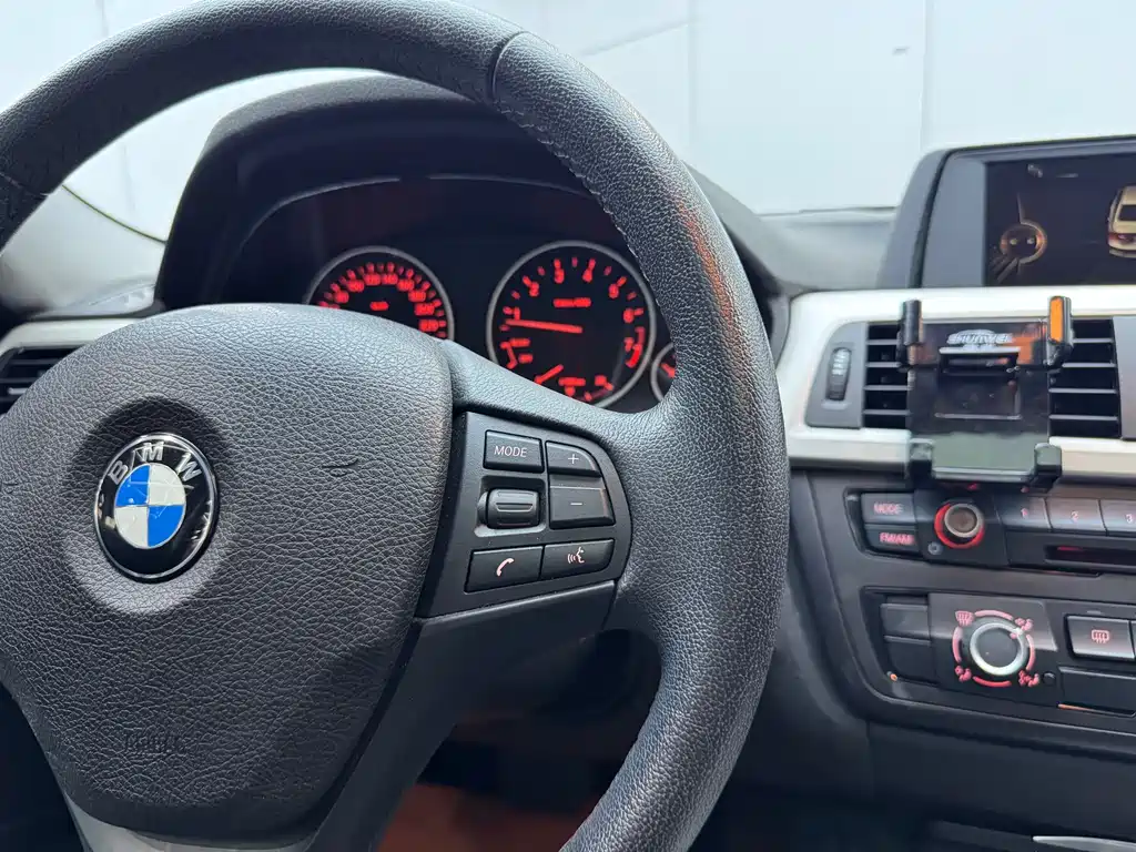 BMW 3 Series 2015 — фото 17