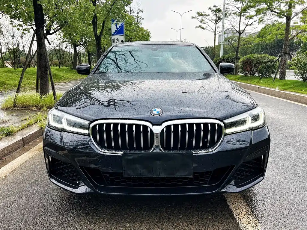 BMW 5 Series 2023 — фото 1