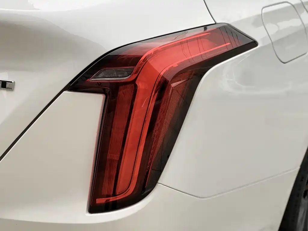 Cadillac CT4 2022 — фото 8
